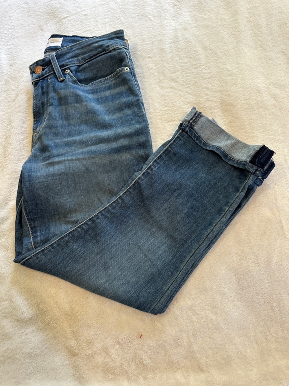 Levi’s- mid rise capri size 27/4